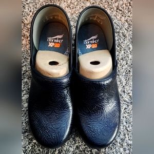 Dansko XP 2.0 size 40 clogs
